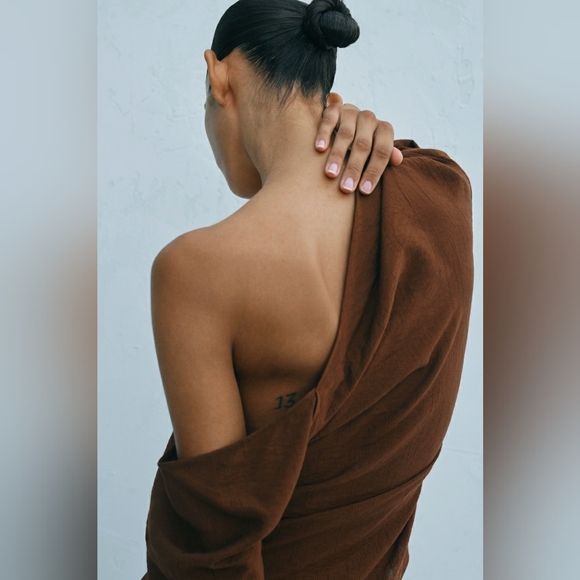 ZARA Asymmetrical top - Picture 4 of 11